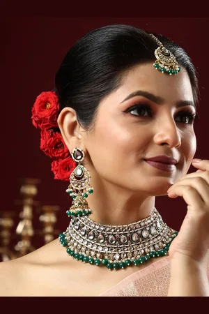 SOHI Gold-Plated Stone-Studded & Beaded Jewellery Set