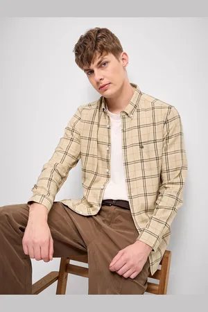 The Bear House Men Button-Down Collar Checked Cotton Slim Fit Casual Shirt