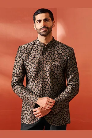 Vastramay Embroidered Slim-Fit Bandhgala Blazer