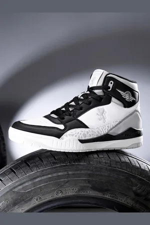Red Tape Men Mid Top Solid Sneakers