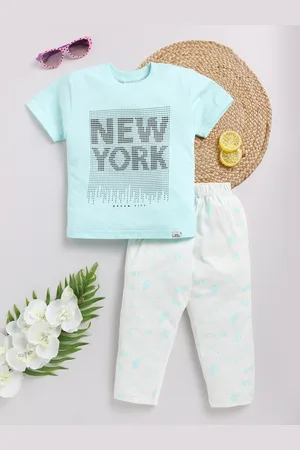 Moms Love Girls Printed T-Shirt With Trousers