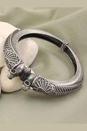 The Pari Silver-Plated Oxidised Bangle