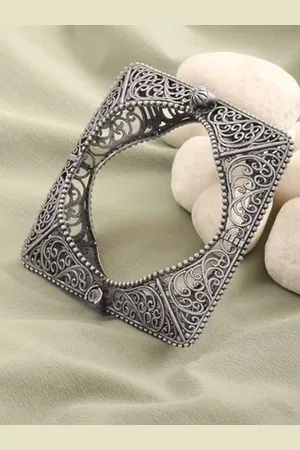 The Pari Silver-Plated Oxidised Bangle