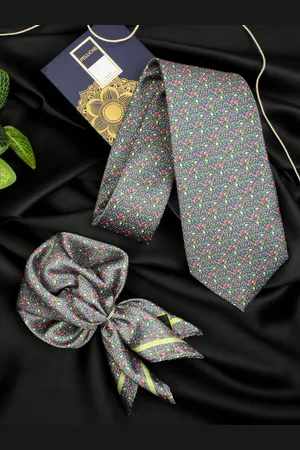 PELUCHE Men Floral Printed Broad Neck Tie & Pocket Square Accessory Gift Set