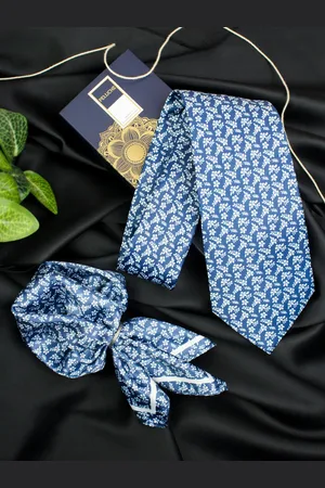 PELUCHE Men Floral Printed Broad Neck Tie & Pocket Square Accessory Gift Set