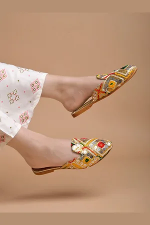 Shoetopia Women Ethnic Embellished Mules Flats
