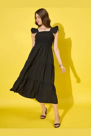 BuyNewTrend Women Solid Smocked Fit & Flare Ruffled Strap Midi Dress