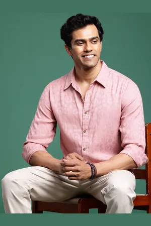 Sangria Men Textured Pure Cotton Casual Shirt