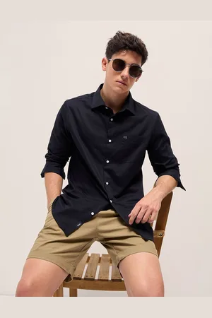 The Bear House Men Spread Collar Solid Cotton Tailored Fit Casual Shirt
