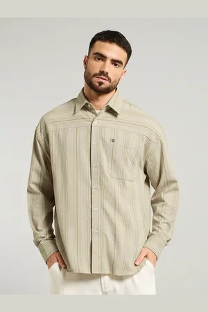 Beyoung Men Spread Collar Vertical Striped Cotton Relaxed Fit Casual Shirt