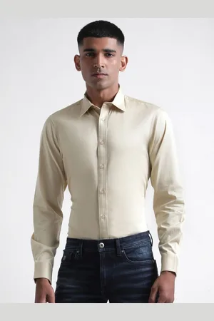 ICONIC Men Spread Collar Solid Cotton Slim Fit Casual Shirt