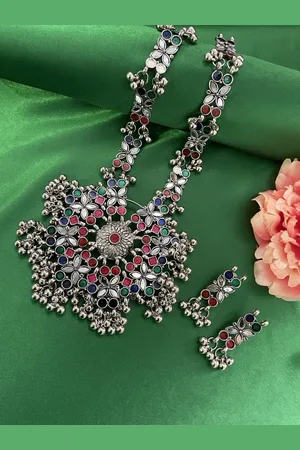 Digital Dress Room Silver Plated Kundan Stone Studded Necklace & Earrings