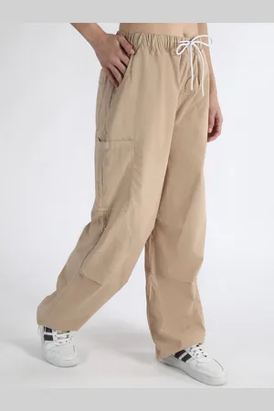 Bene Kleed Women Classic Loose Fit High-Rise Cargos Trousers