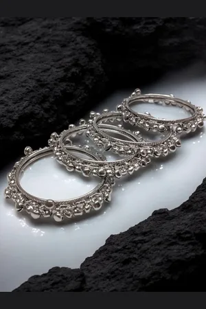 OOMPH Set Of 4 Oxidised Gunguroo Bangles