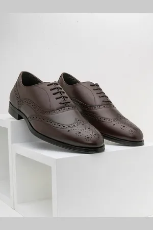 Red Tape Men Leather Textured Formal Oxfords