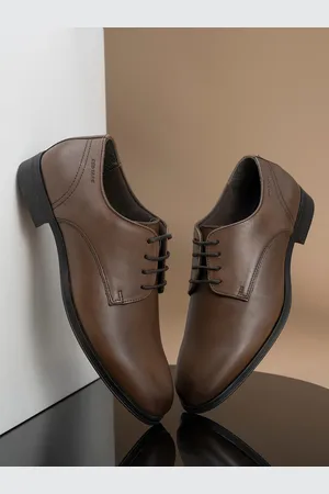 Red Tape Men Solid Formal Derbys
