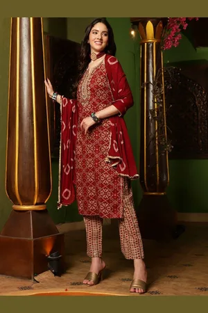 Bandia Women Pure Cotton Ethnic Motifs Embroidered Kurta & Trousers With Dupatta