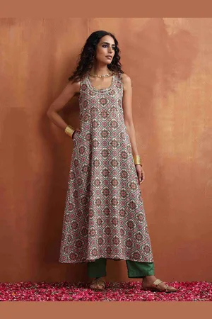trueBrowns Ethnic Motifs Printed Gotta Patti Regular Kurta With Trousers