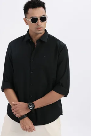 SHOWOFF Men Premium Spread Collar Solid Cotton Slim Fit Casual Shirt