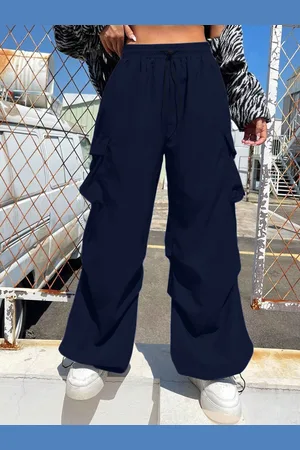BuyNewTrend Women Relaxed Loose Fit High-Rise Cargos Trousers