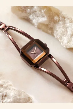 Fastrack Women Vyb Striker Dial & Bracelet Style Straps Analogue Watch FV60045QM01W
