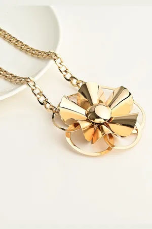 Kazo Gold-Plated Amelia Flower Necklace