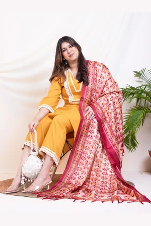DEEBACO Floral Yoke Design Regular Straight Kurta with Palazzos & Dupatta