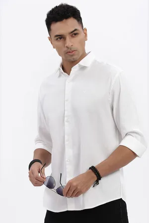 SHOWOFF Men Premium Spread Collar Solid Cotton Slim Fit Casual Shirt