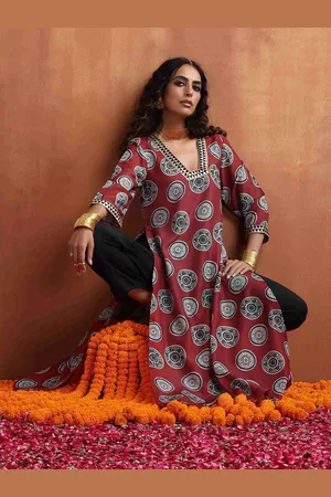 trueBrowns Ethnic Motifs Printed High Slit Gotta Patti Straight Kurta With Trouser