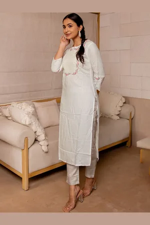 Mirchi Fashion Floral Yoke Design Round Neck Thread Work Straight Kurta