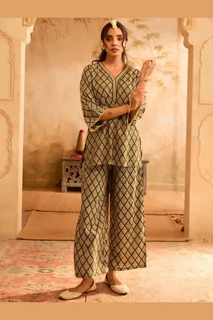 Bani Women Geometric Printed V-Neck Flared Sleeves Tunic With Palazzo