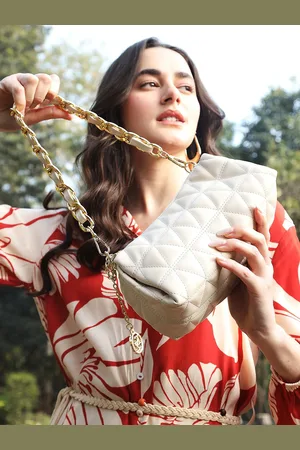 Kazo Women Solid Structured Handheld Bag with Quilted