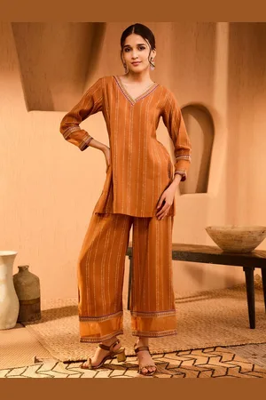 Bani Women Printed & Embroidered Detailed V-Neck Tunic With Trouser