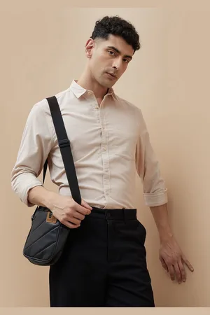 Lifestyle Men Cutaway Collar Solid Cotton Casual Shirt
