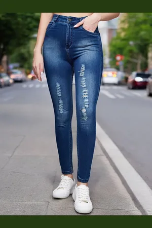 Miss Chase Women Skinny Fit Mid Rise Mildly Distressed Regular Length Ripped Denim Jeans