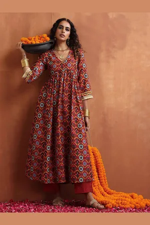 trueBrowns Ethnic Motifs Printed V-Neck Pleated Anarkali Kurta with Trousers