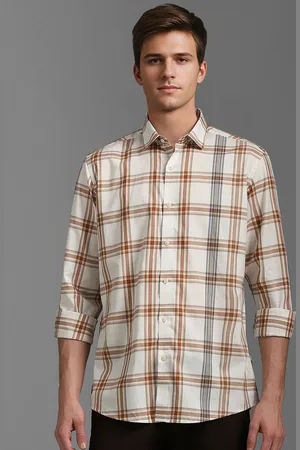 Louis Philippe Men Spread Collar Checked Cotton Slim Fit Casual Shirt