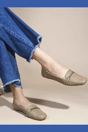SHUZ TOUCH Women Textured Loafers
