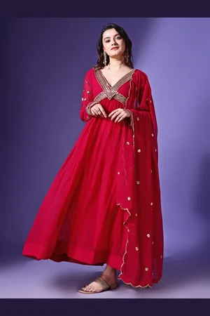 Ethnic Yard Women Geometric Gotta Patti Kurta
