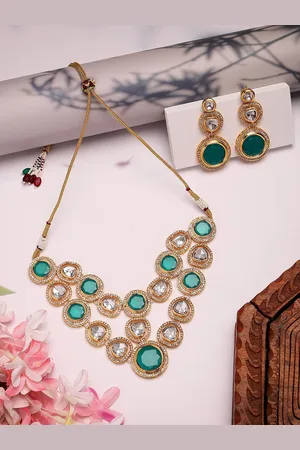 karatcart Gold-Plated Kundan-Studded Jewellery Set