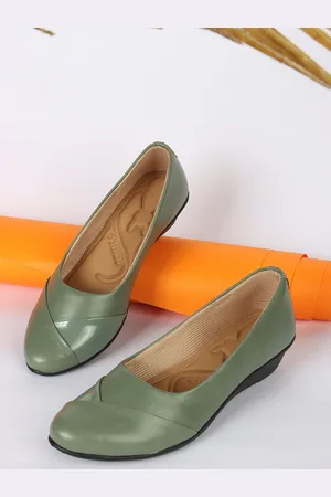 Denill Round Toe Ballerinas