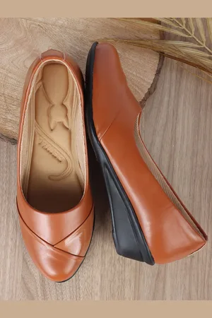 Denill Round Toe Ballerinas