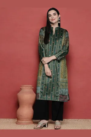 Ahalyaa Striped Printed Gotta Patti Velvet Straight Kurta