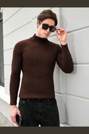 clafoutis Men Solid High Neck Slim Fit T-shirt