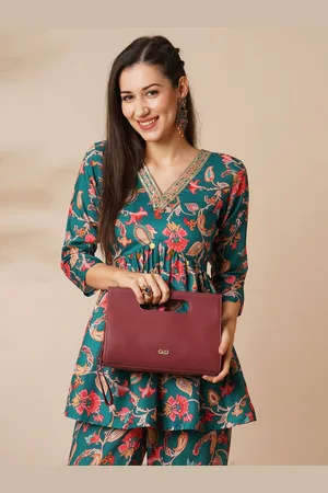 Globus Textured Structured Handheld Bag