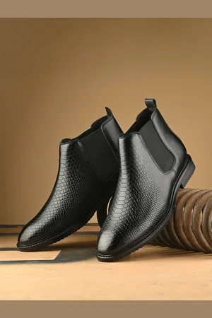Roadster The Lifestyle Co Men Textured Chelsea Boots