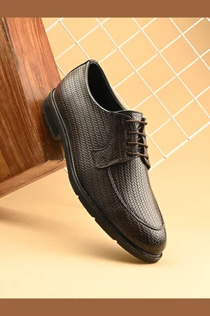 Invictus Men Textured Round Toe Formal Derbys
