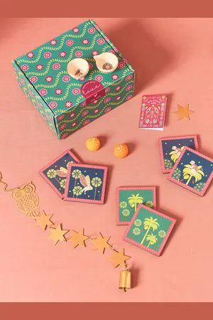Chumbak Red & Green 3 Pieces Printed Lit Charms Gift Set