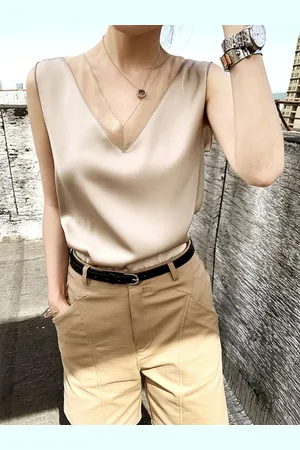 LULU & SKY Women V - Neck Sleeveless Top