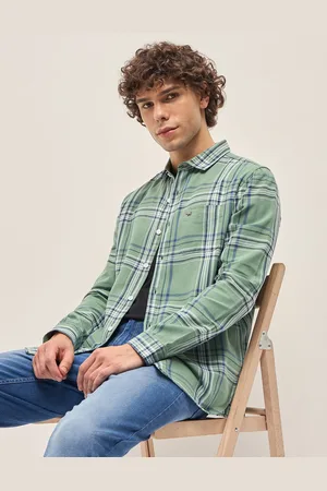 The Bear House Men Spread Collar Buffalo Checked Cotton Slim Fit Casual Shirt